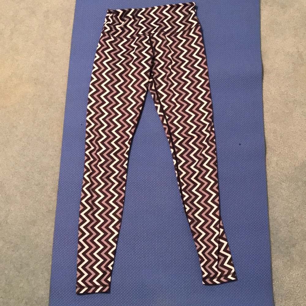 High Waisted- High Quality Patterned Leggings - image 1